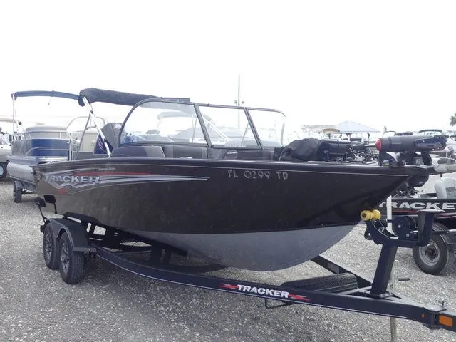 Slide: The Image of Tracker Targa™ V-19 WT 2022 - 3