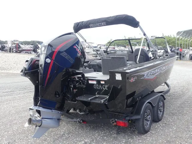 Slide: The Image of Tracker Targa™ V-19 WT 2022 - 4