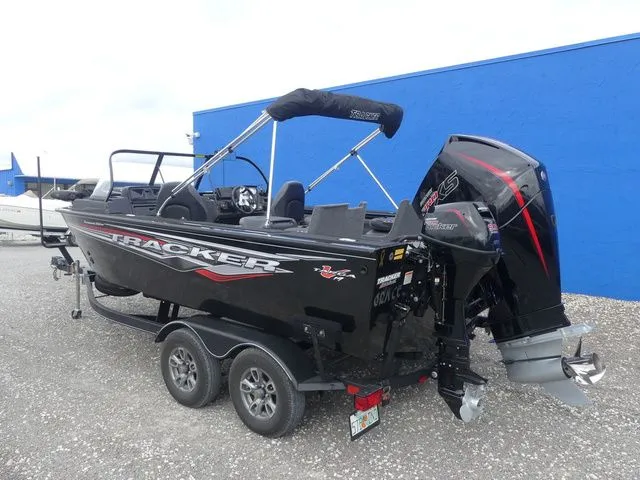 Slide: The Image of Tracker Targa™ V-19 WT 2022 - 6