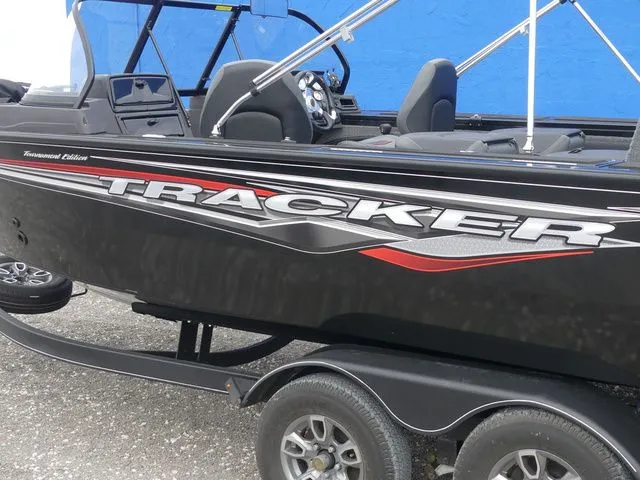 Slide: The Image of Tracker Targa™ V-19 WT 2022 - 7