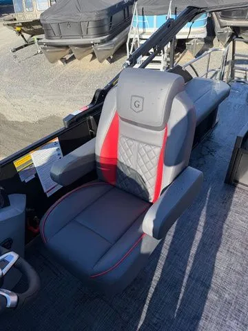 Slide: The Image of Godfrey Sweetwater 2286 SFL Tritoon - Yamaha 150 2026 - 11