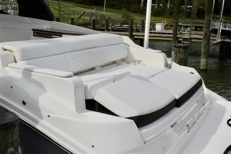 Slide: The Image of Rear view of a 2018 Sea Ray SDX 290 Outboard boat at the dock. - 15