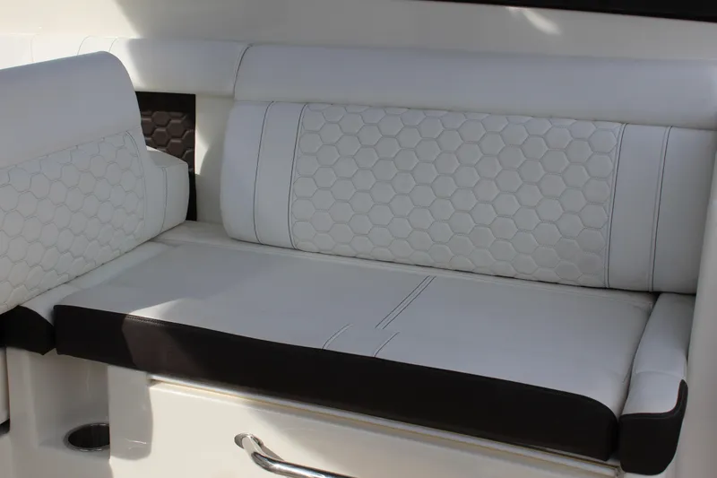 Slide: The Image of 2018 Sea Ray SDX 290 Outboard seating with hexagonal pattern. - 26