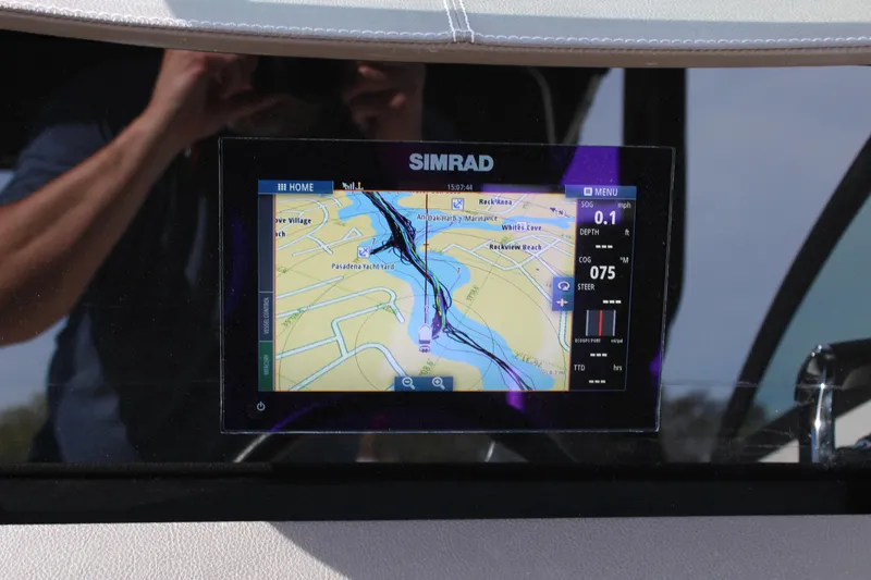 Slide: The Image of Simrad navigation system on 2018 Sea Ray SDX 290 Outboard. - 37