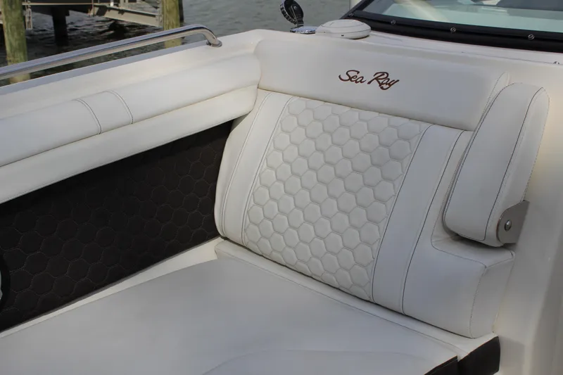 Slide: The Image of Interior of 2018 Sea Ray SDX 290 Outboard with luxurious upholstery. - 41
