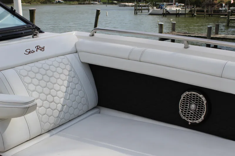 Slide: The Image of Interior of 2018 Sea Ray SDX 290 Outboard with speaker. - 44