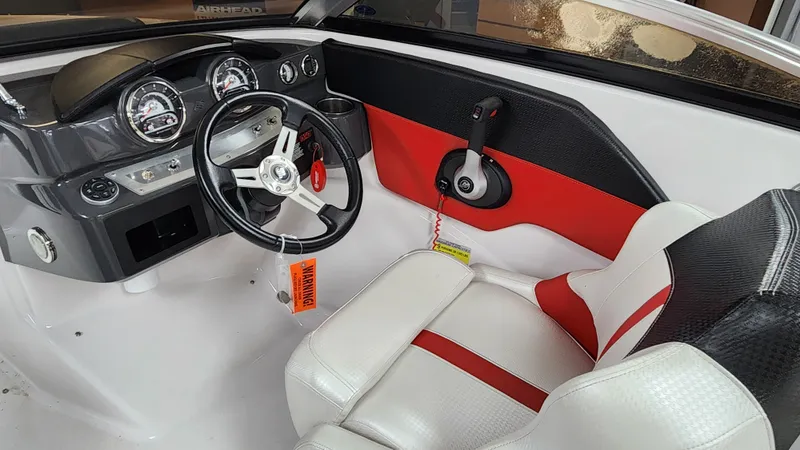 Slide: The Image of Four Winns H190 2016 - 12