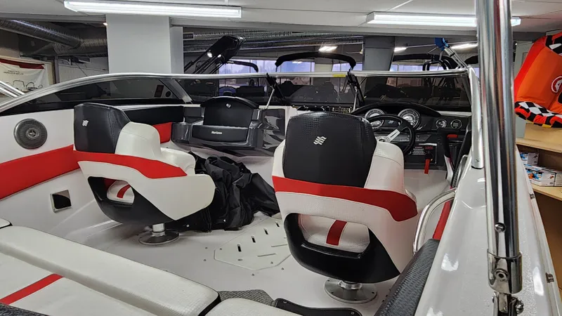 Slide: The Image of Four Winns H190 2016 - 5