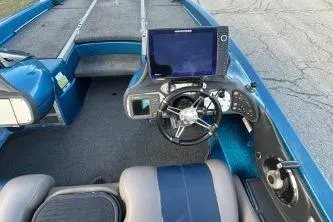 Slide: The Image of 2006 Ranger Z20 boat cockpit with steering wheel and navigation system. - 3