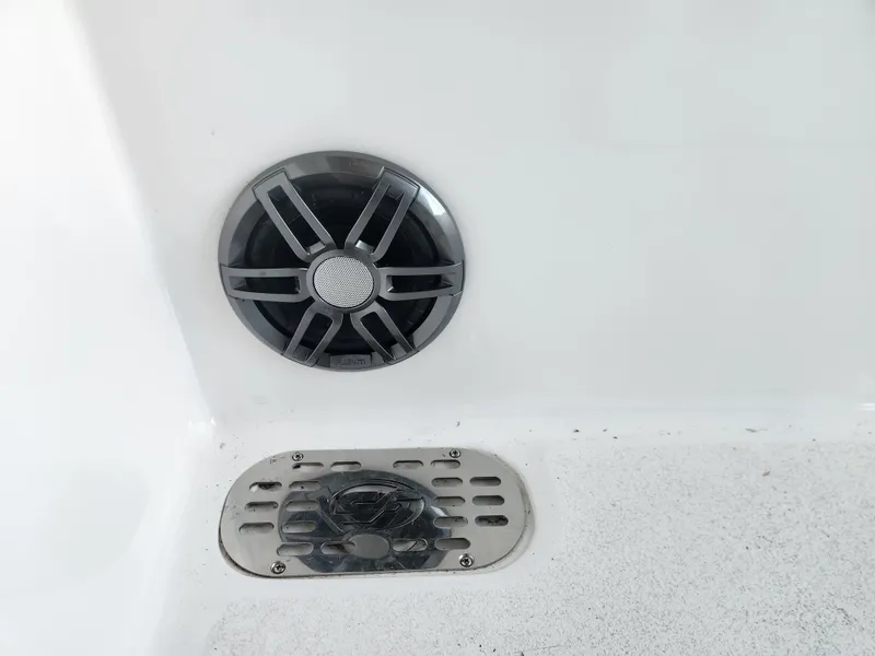 Slide: The Image of Speaker and drain on Sea Fox 248 Commander 2023. - 22