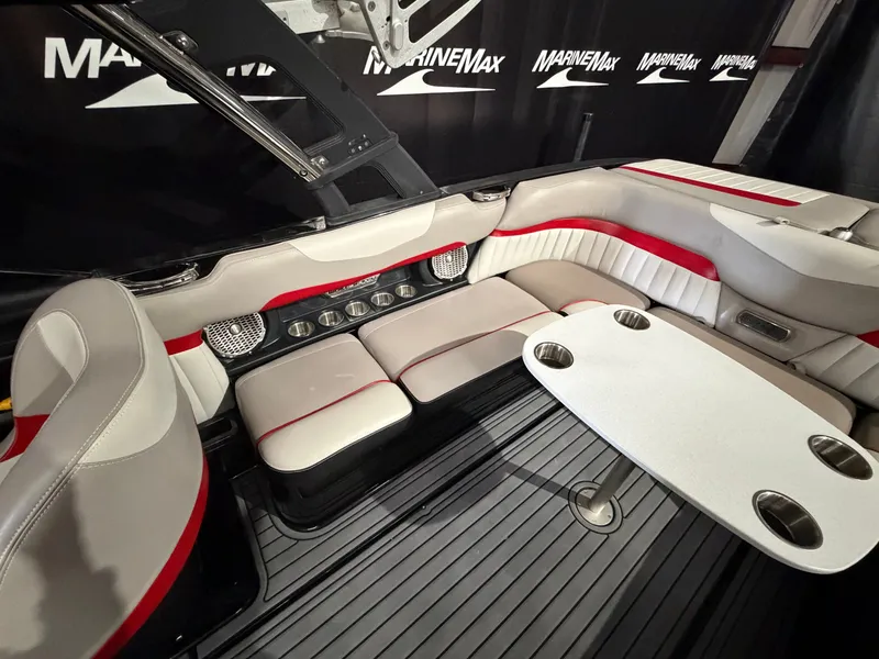Slide: The Image of Malibu Wakesetter 24 MXZ 2014 - 25