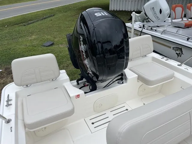 Slide: The Image of Boston Whaler 170 Montauk 2026 - 11