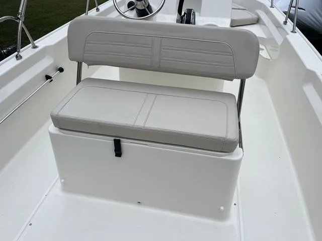 Slide: The Image of Boston Whaler 170 Montauk 2026 - 14