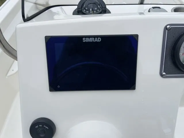 Slide: The Image of Boston Whaler 170 Montauk 2026 - 16