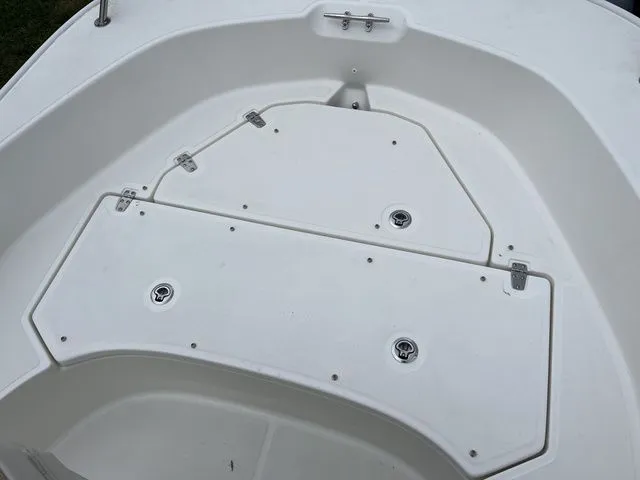 Slide: The Image of Boston Whaler 170 Montauk 2026 - 18