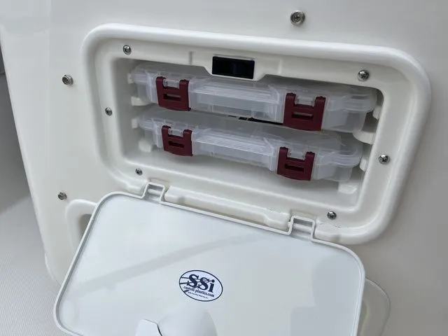 Slide: The Image of Boston Whaler 170 Montauk 2026 - 20