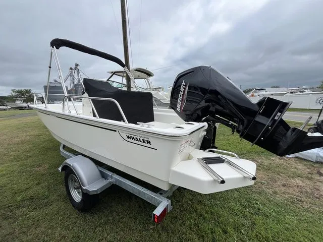 Slide: The Image of Boston Whaler 170 Montauk 2026 - 25