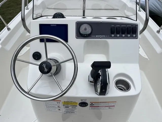 Slide: The Image of Boston Whaler 170 Montauk 2026 - 6