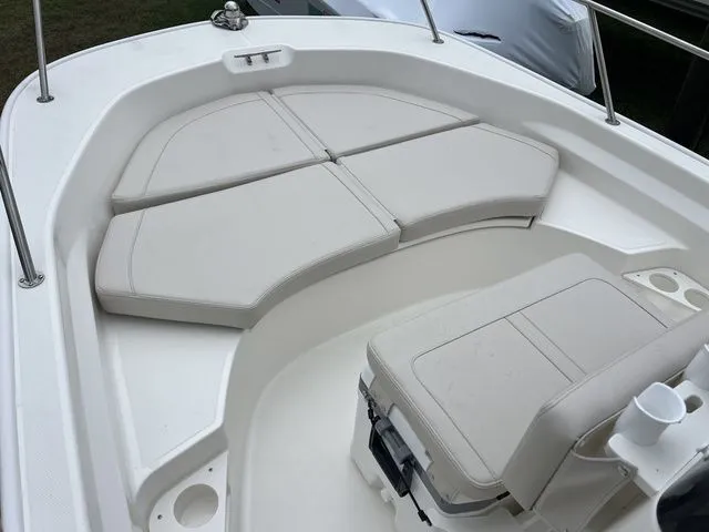 Slide: The Image of Boston Whaler 170 Montauk 2026 - 7