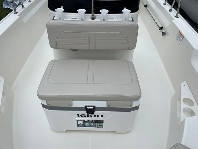 Slide: The Image of Boston Whaler 170 Montauk 2026 - 9