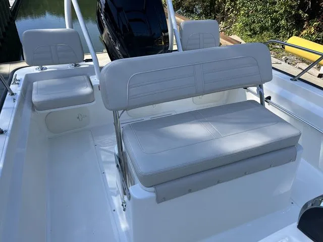 Slide: The Image of Boston Whaler 170 Montauk 2026 - 14