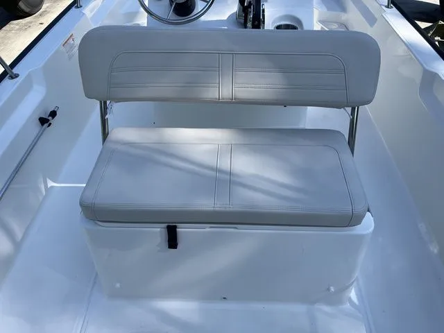 Slide: The Image of Boston Whaler 170 Montauk 2026 - 15