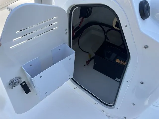 Slide: The Image of Boston Whaler 170 Montauk 2026 - 17