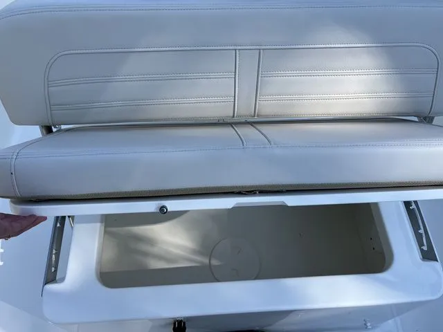 Slide: The Image of Boston Whaler 170 Montauk 2026 - 18