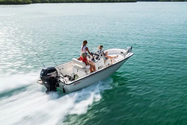 Slide: The Image of Boston Whaler 170 Montauk 2026 - 6