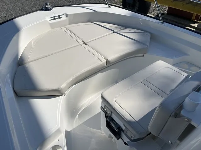 Slide: The Image of Boston Whaler 170 Montauk 2026 - 7
