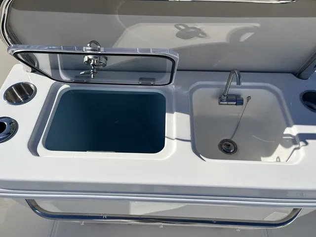 Slide: The Image of Boston Whaler 280 Dauntless 2026 - 12
