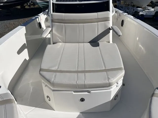 Slide: The Image of Boston Whaler 280 Dauntless 2026 - 15