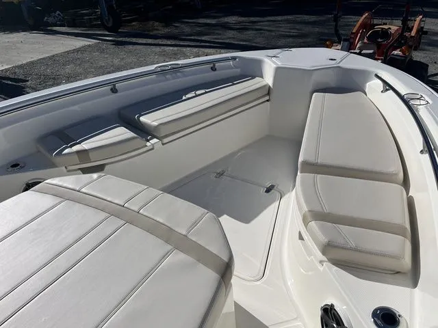 Slide: The Image of Boston Whaler 280 Dauntless 2026 - 16