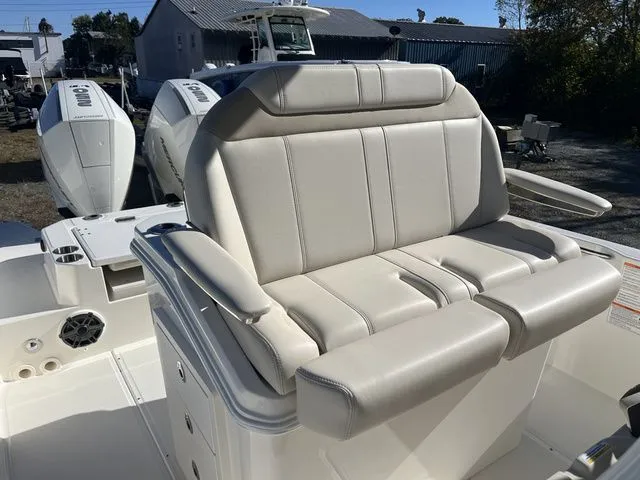 Slide: The Image of Boston Whaler 280 Dauntless 2026 - 17