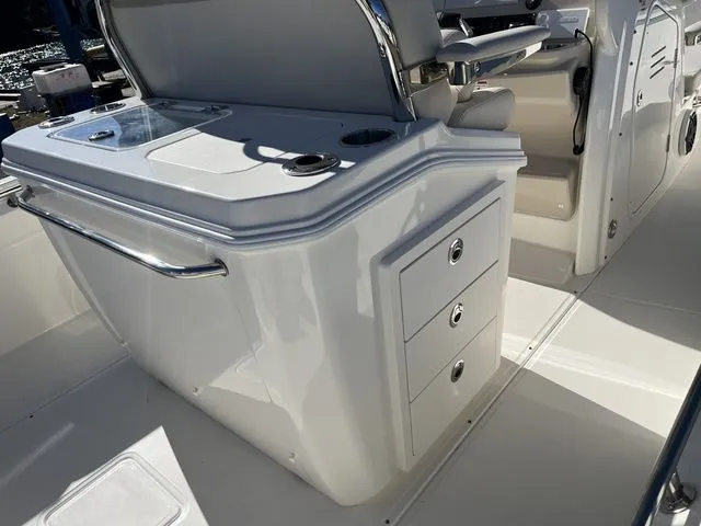 Slide: The Image of Boston Whaler 280 Dauntless 2026 - 22