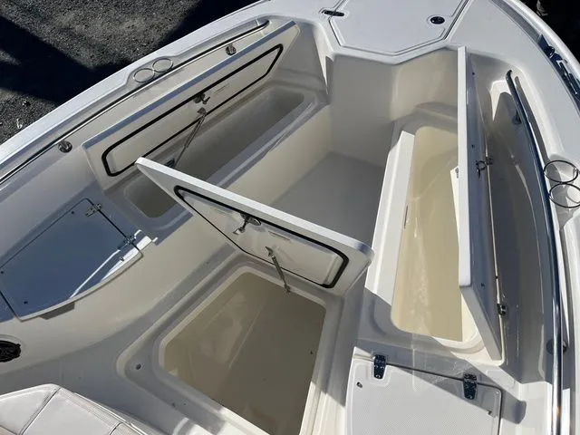 Slide: The Image of Boston Whaler 280 Dauntless 2026 - 25