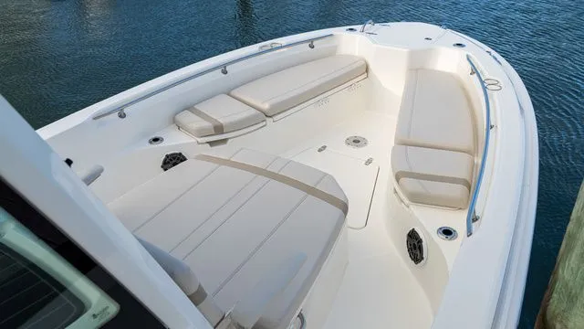Slide: The Image of Boston Whaler 280 Dauntless 2026 - 7