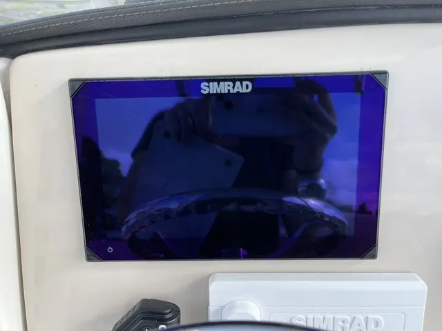 Slide: The Image of Boston Whaler 230 Outrage 2024 - 11