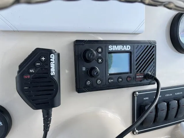 Slide: The Image of Boston Whaler 230 Outrage 2024 - 12