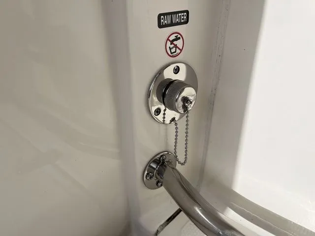 Slide: The Image of Boston Whaler 230 Outrage 2024 - 15