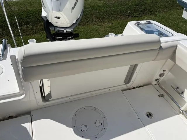 Slide: The Image of Boston Whaler 230 Outrage 2024 - 18