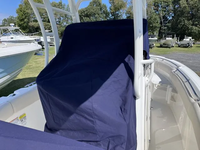 Slide: The Image of Boston Whaler 230 Outrage 2024 - 29