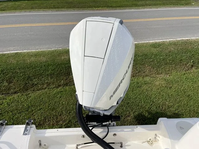 Slide: The Image of Boston Whaler 230 Outrage 2024 - 34