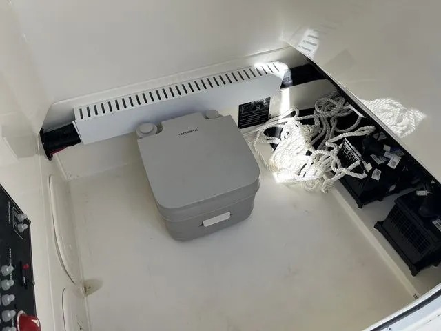 Slide: The Image of Boston Whaler 230 Outrage 2024 - 6