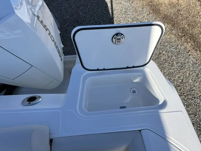 Slide: The Image of Boston Whaler 250 Outrage 2025 - 10