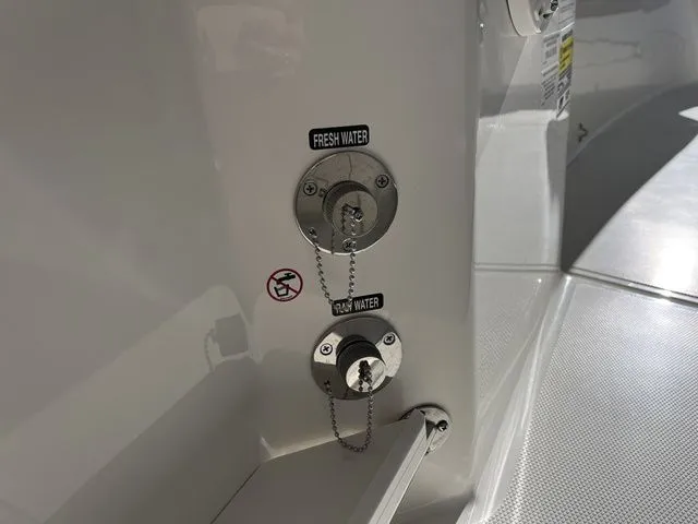 Slide: The Image of Boston Whaler 250 Outrage 2025 - 16