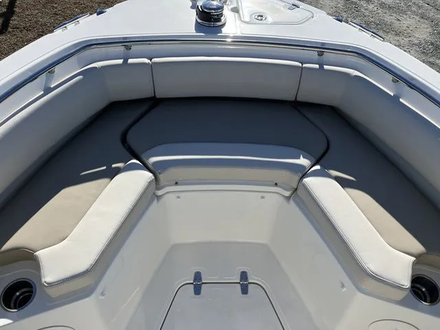 Slide: The Image of Boston Whaler 250 Outrage 2025 - 23