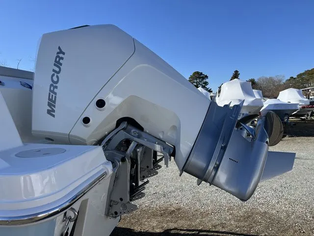 Slide: The Image of Boston Whaler 250 Outrage 2025 - 33