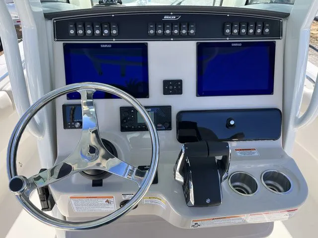 Slide: The Image of Boston Whaler 250 Outrage 2025 - 4