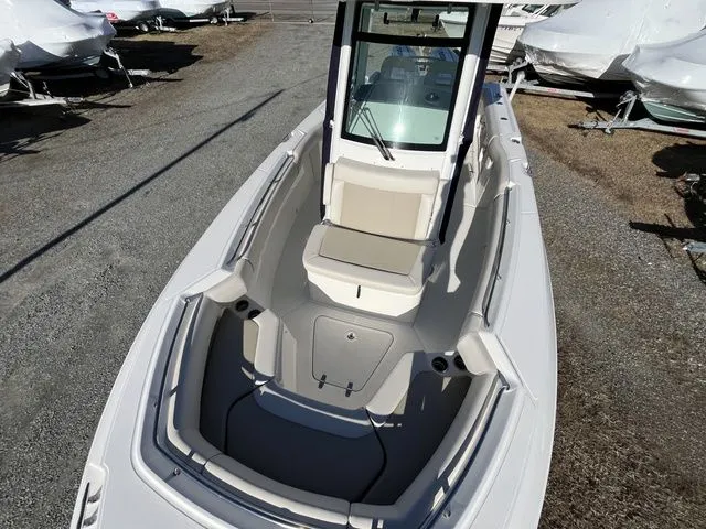 Slide: The Image of Boston Whaler 250 Outrage 2025 - 5